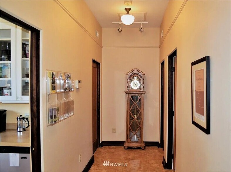 More Photos Of 214 Pine St, Okanogan Office For Sale