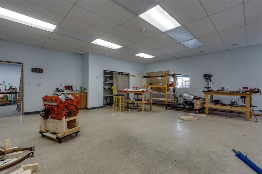 More Photos Of 4831 50 St, Alix Flex For Sale