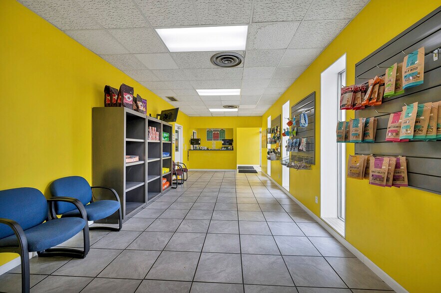 More Photos Of 1279 E Mason St, Green Bay Storefront For Sale