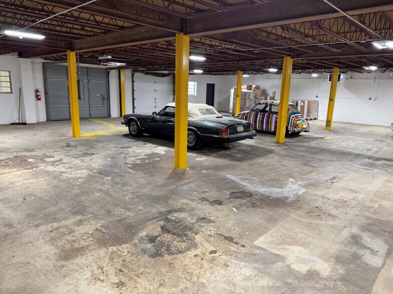 More Photos Of 179 Pennsylvania Ave, Malvern Warehouse For Lease