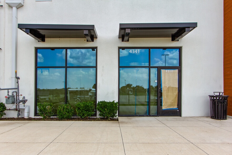 More Photos Of 4301 14th St, Plano Unknown For Lease