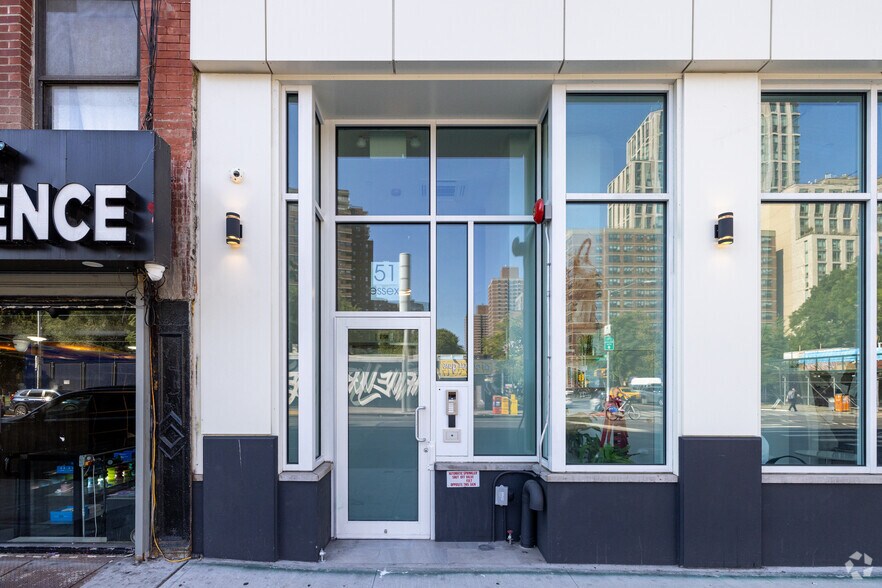 More Photos Of 355 Grand St, New York Apartments For Lease