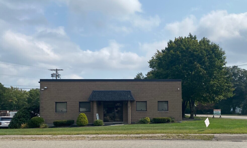 More Photos Of 1643-1667 Central St, Stoughton Warehouse For Lease