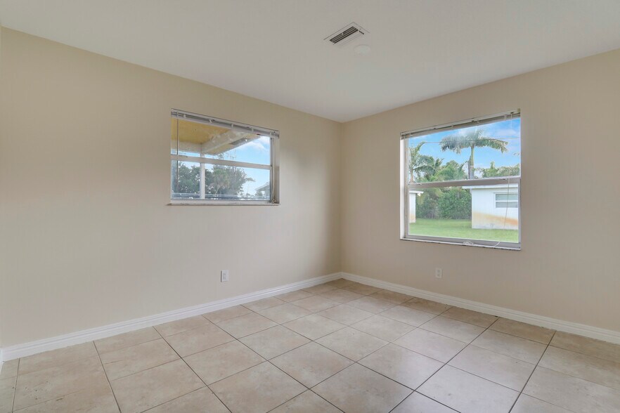 More Photos Of 2767 SE Normand St, Stuart Apartments For Sale