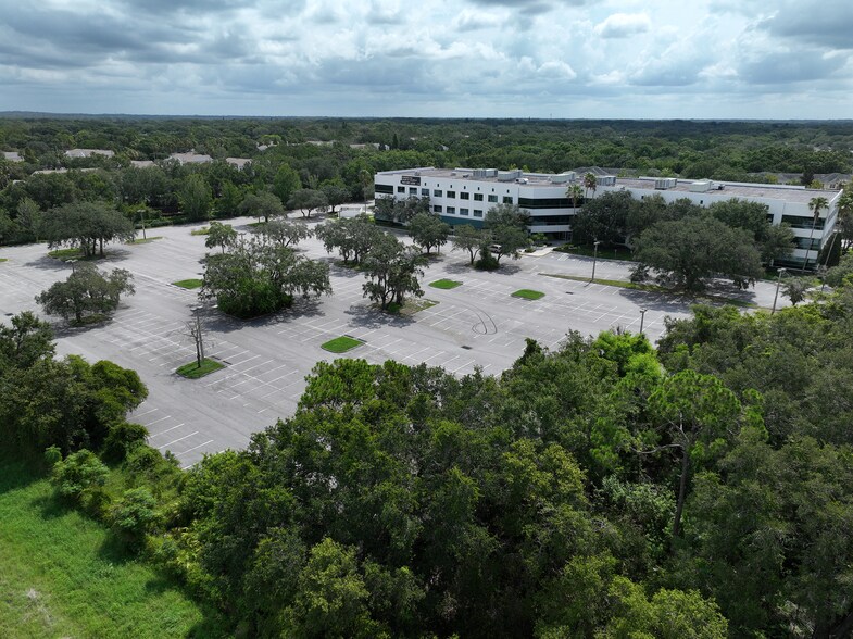 More Photos Of 636 Grand Regency Blvd, Brandon Office For Sale