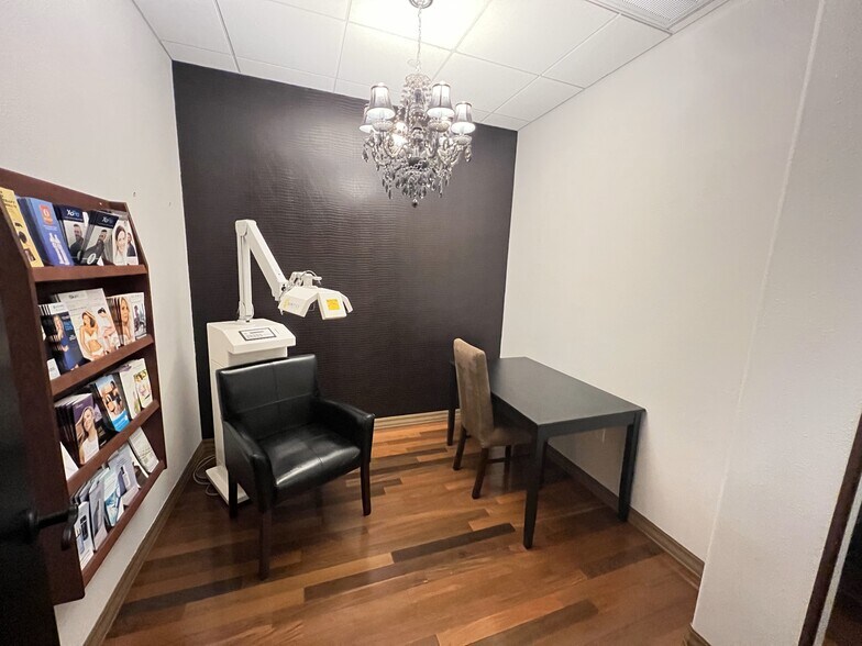 More Photos Of 300 Beardsley Ln, Austin Medical For Lease