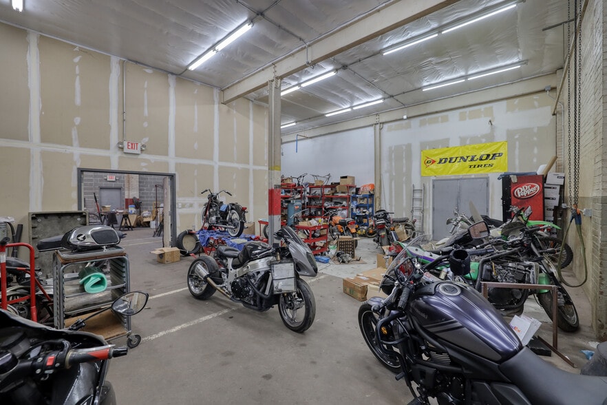 More Photos Of 8213 Gravois Rd, Affton Warehouse For Sale