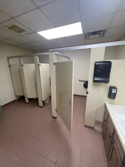 More Photos Of 3455 Keith Bridge Rd, Cumming Freestanding For Sale