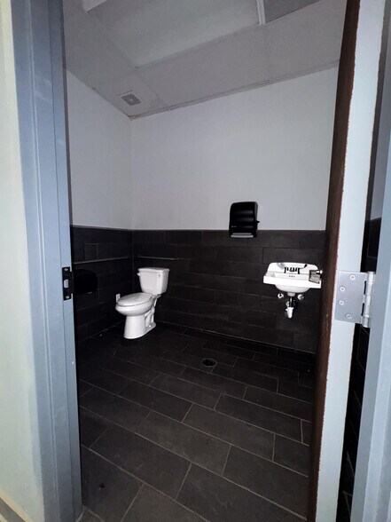 More Photos Of 2801 W University Dr, Edinburg Storefront For Sale