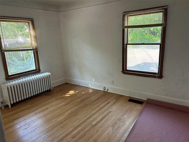 More Photos Of 153 Main St, Kings Park Office For Sale