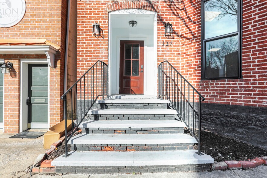 More Photos Of 127 E King St, Martinsburg Office For Lease