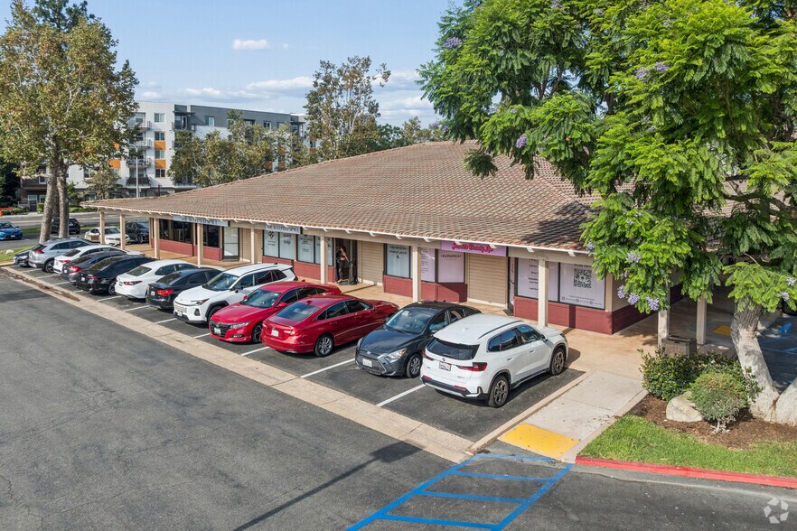 More Photos Of 1111 W Town and Country Rd, Orange Office For Lease