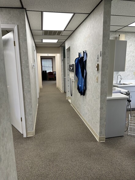 More Photos Of 104 E Summit Ave, Wales Office For Sale