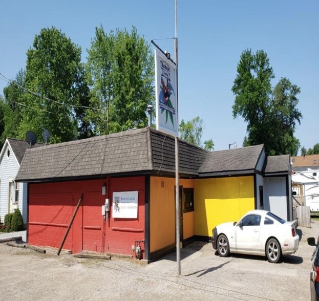 More Photos Of 13607 Shell Beach Rd NE, Thornville Bar For Sale