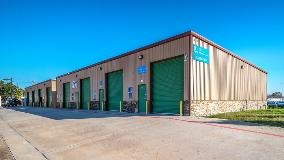 More Photos Of 1231 Space Park Dr, Houston Flex For Lease