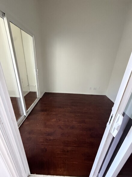More Photos Of 7619-7621 Melrose Ave, Los Angeles Storefront Retail Office For Sale