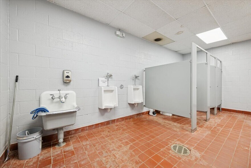 More Photos Of 3087 E Us 22, Somerville Manufacturing For Lease