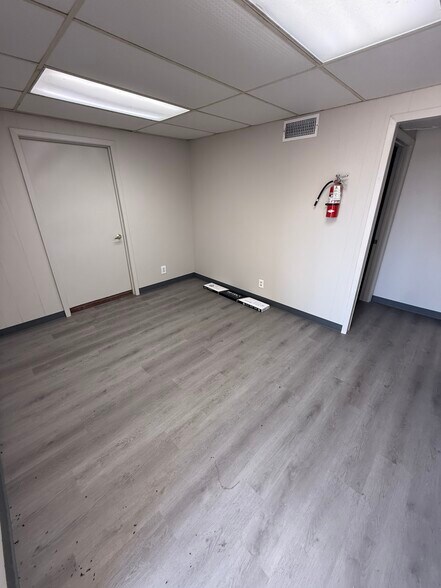 More Photos Of 5450 Avenue A, Beaumont Warehouse For Sale