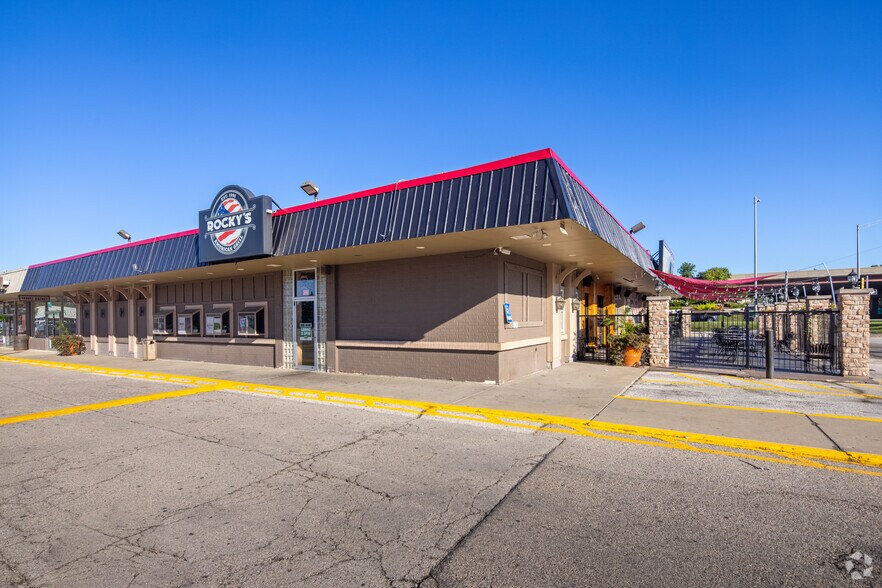 More Photos Of 604-698 N Milwaukee Ave, Prospect Heights Unknown For Lease