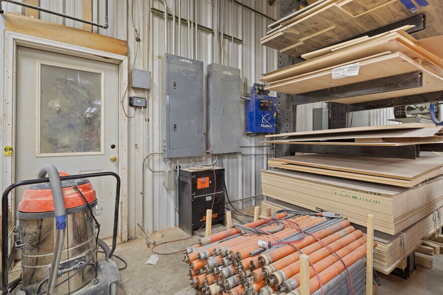 More Photos Of 29 Red Oak Rd, High Hill Manufacturing For Sale