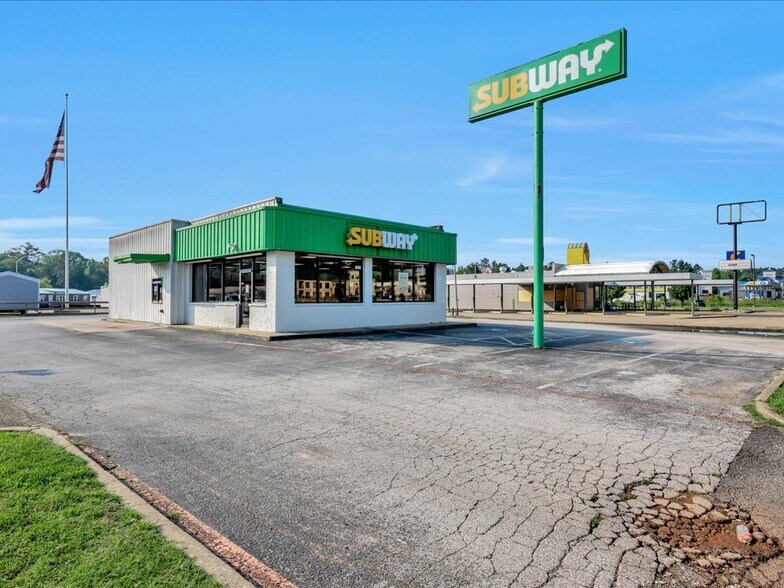 Primary Photo Of 3415 South St, Nacogdoches Fast Food For Sale