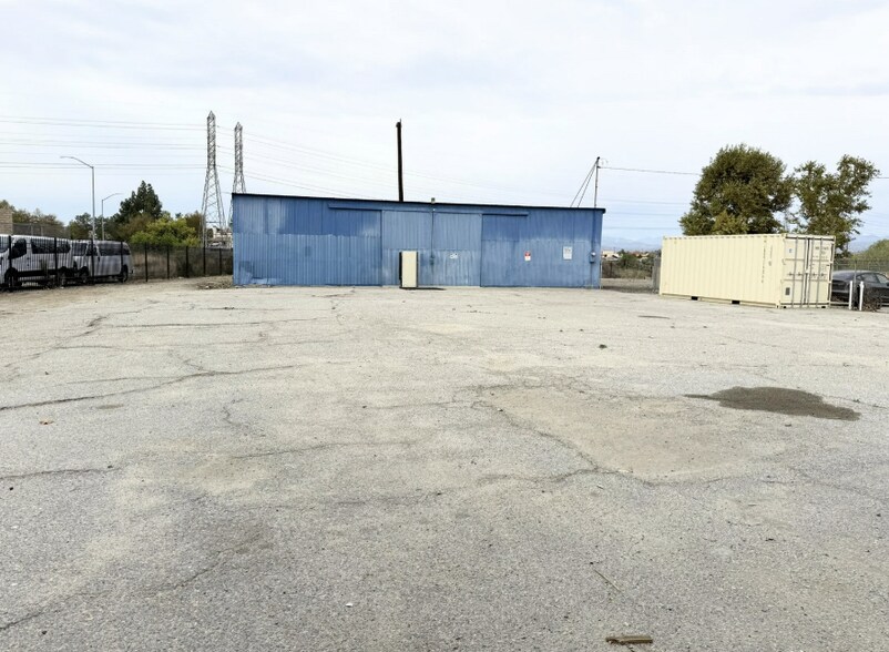 More Photos Of 26011 Bouquet Canyon Rd, Santa Clarita Warehouse For Lease