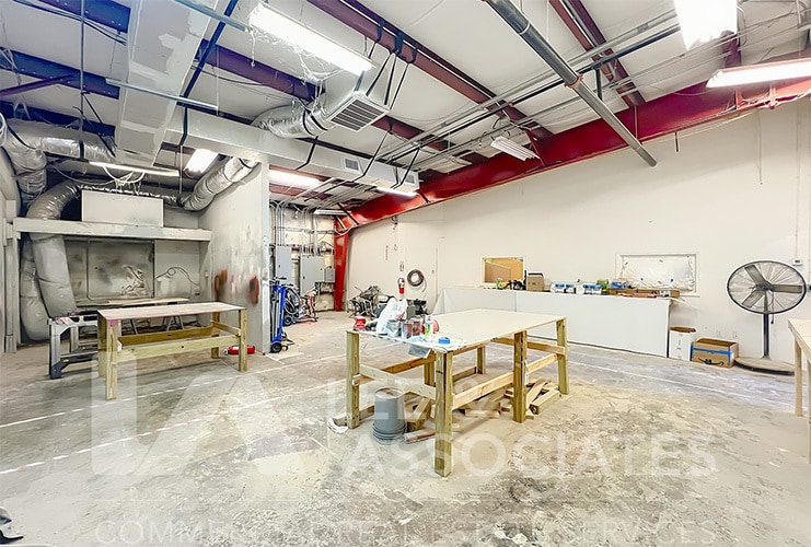 More Photos Of 770 W Bay St, Winter Garden Flex For Lease