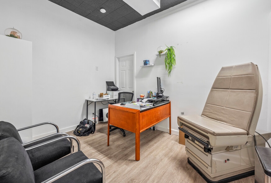 More Photos Of 3636 5th Ave, San Diego Office For Lease