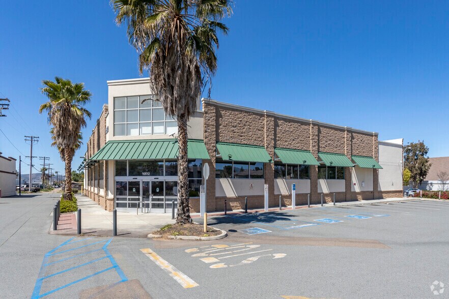 More Photos Of 10512 Mission Gorge Rd, Santee Drugstore For Lease