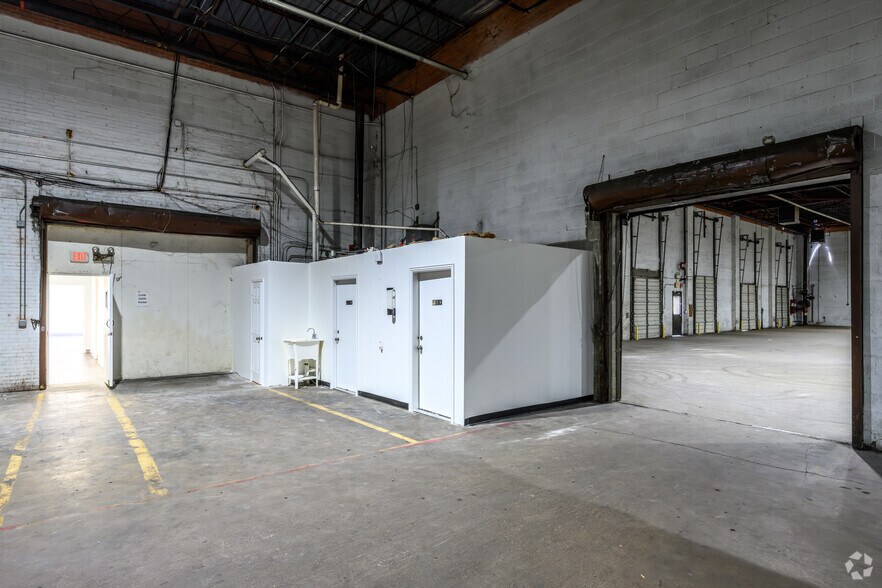 More Photos Of 4520 S Buckner Blvd, Dallas Manufacturing For Lease