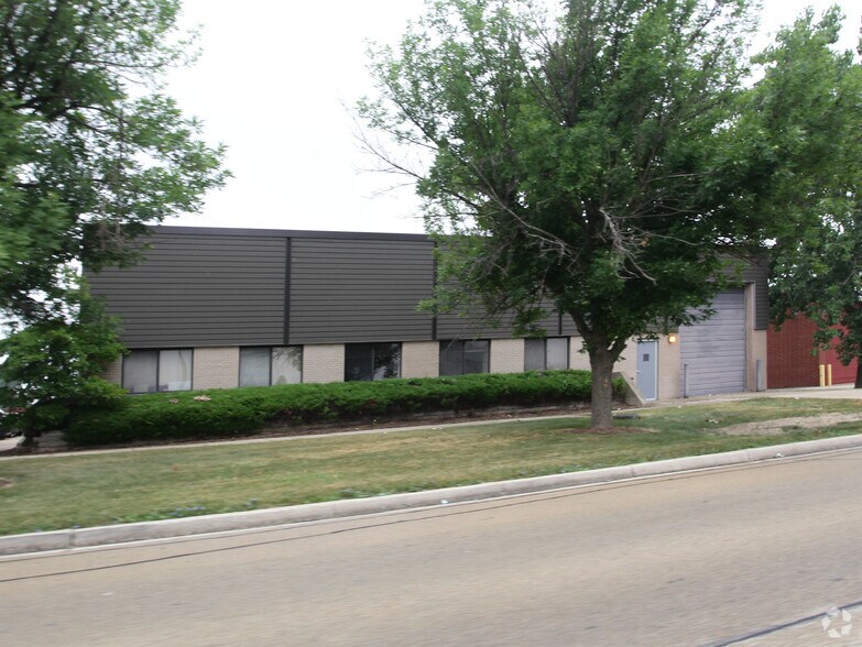 More Photos Of 1334 Enterprise Dr, Romeoville Warehouse For Lease