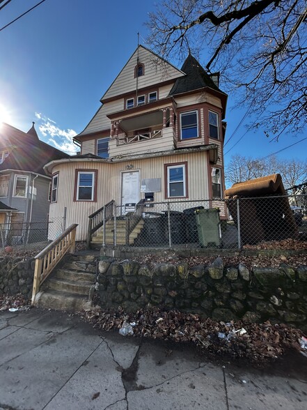 Primary Photo Of 193 Willow St, Waterbury Apartments For Sale