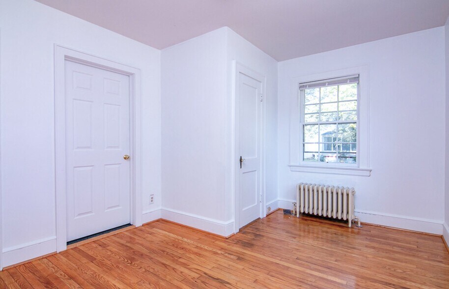 More Photos Of 1540 Apperson Dr, Salem Office For Sale