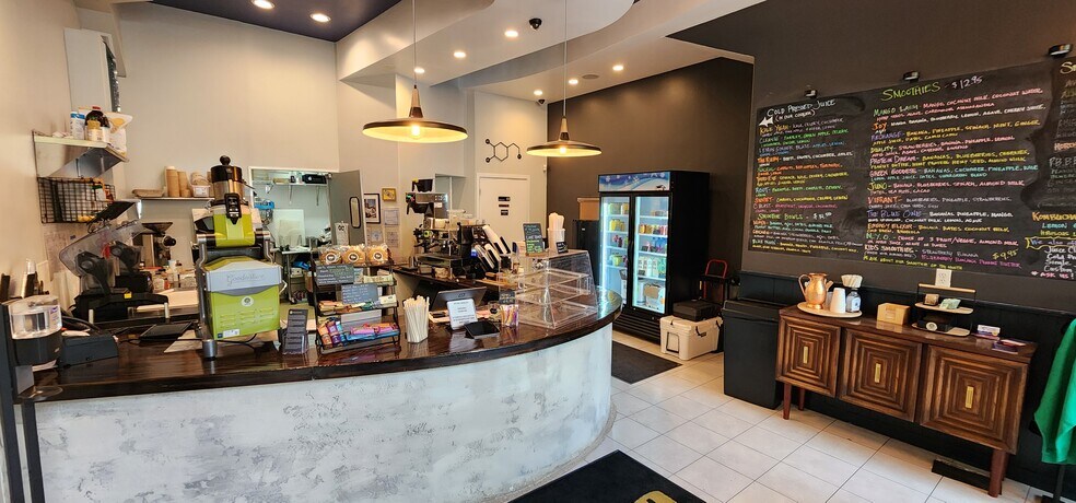 More Photos Of 1745 W Division St, Chicago Storefront For Lease