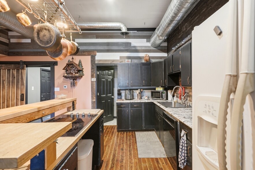 More Photos Of 106 N Orange St, Albion Storefront For Sale
