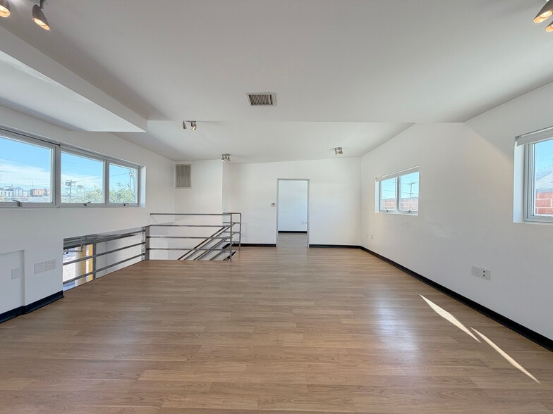More Photos Of 3767 Overland Ave, Los Angeles Loft Creative Space For Lease