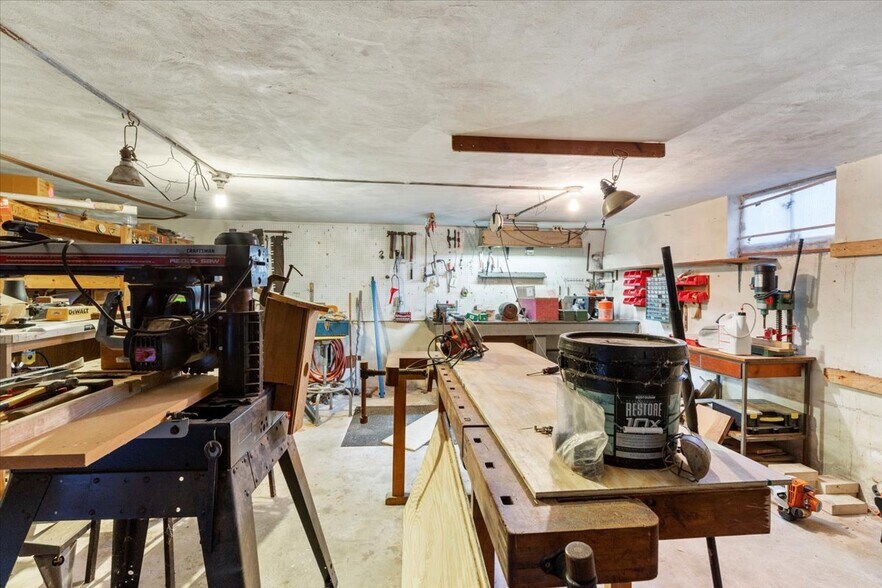 More Photos Of 1356 Coopers Cove Rd, Hardy Specialty For Sale