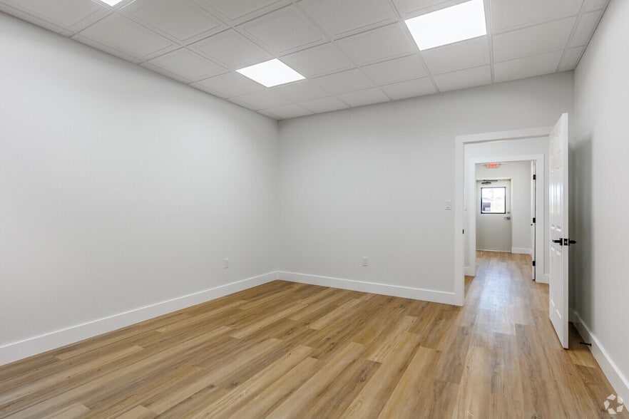 More Photos Of 705 Private Road 5939, Lavon Light Distribution For Lease