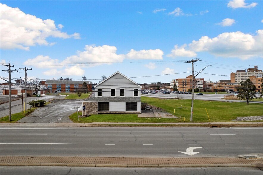 More Photos Of 1660 Champlin Ave, Utica Office Residential For Lease