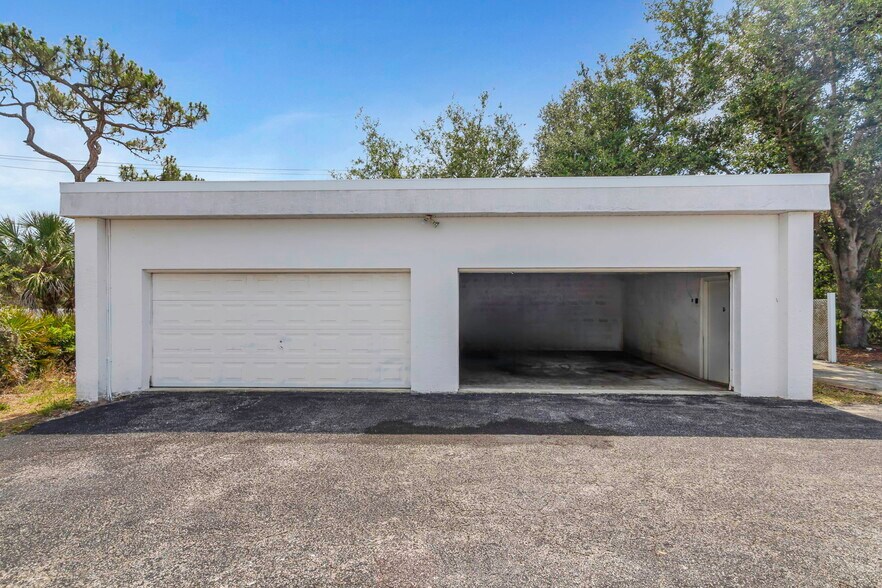 More Photos Of 655 N Indiana Ave, Englewood Medical For Sale