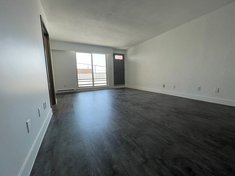 More Photos Of 4950 Victoria Dr, Vancouver Storefront For Sale