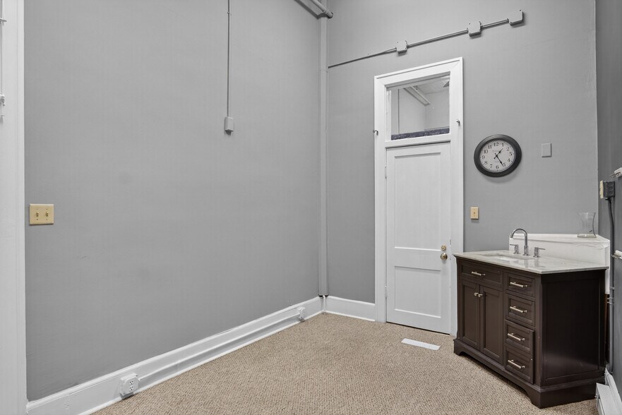 More Photos Of 104-110 S Hill Ave, South Hill Office Residential For Lease