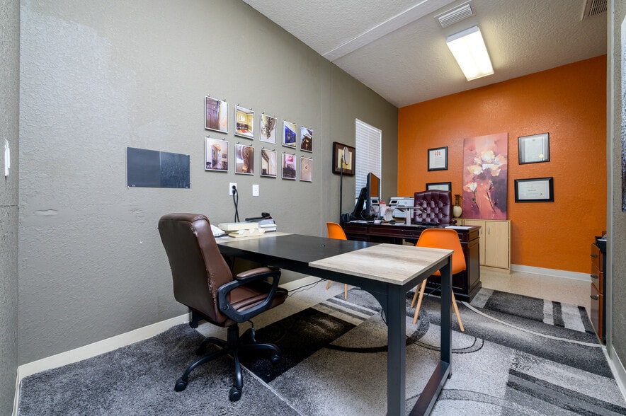 More Photos Of 6800-6810 Mariner Blvd, Spring Hill Office For Sale