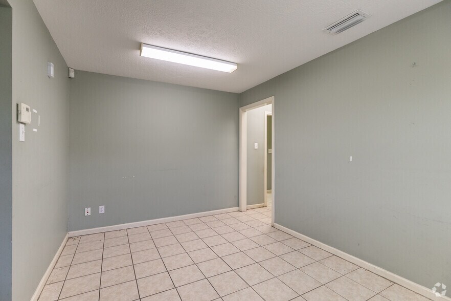 More Photos Of 6735 Theall Rd, Houston Light Manufacturing For Sale