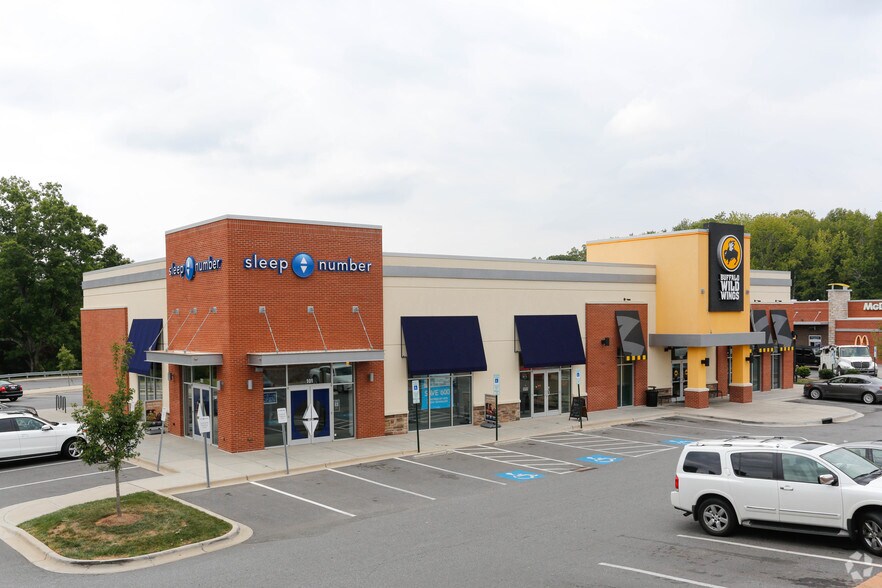 More Photos Of 9402 Northlake West Dr, Charlotte Restaurant For Lease