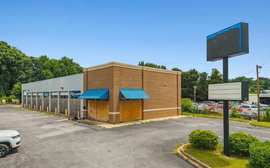 More Photos Of 3110 N Pleasantburg Dr, Greenville Auto Repair For Sale