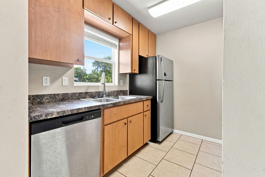 More Photos Of 1007 W 57th Ave W, Bradenton Apartments For Sale