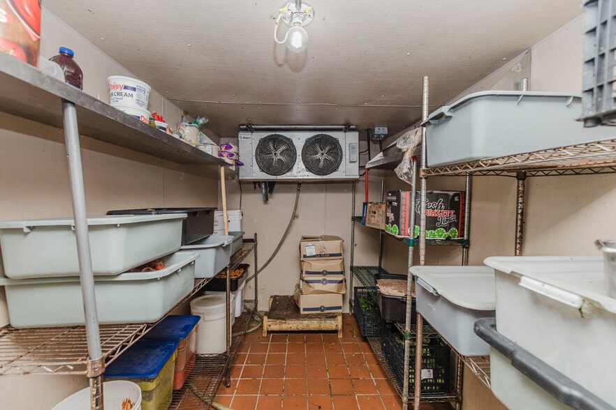 More Photos Of 503 N West St, Wichita Fast Food For Sale