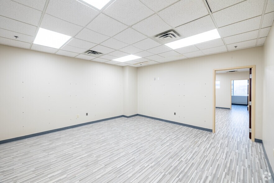 More Photos Of 80 Cottontail Ln, Somerset Office For Lease