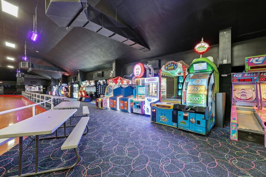 More Photos Of 357 NW Hall Of Fame Dr, Lake City Skating Rink For Sale